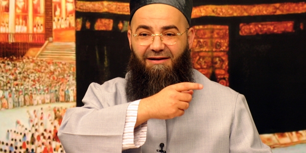 Cübbeli Nihat Hatipoğlu'yla dalga geçti