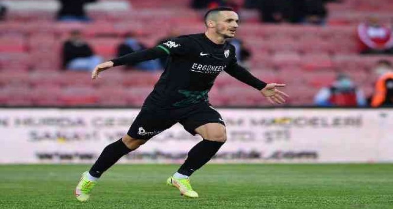 Namiq Alasgarov, Bursaspor'la olan sözlemesini feshetti