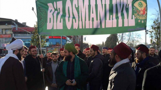 “Osmanlıyı istiyoruz“ diyerek yürüyüş yaptılar