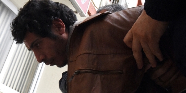 Vahşet! Karısını bıçakla...