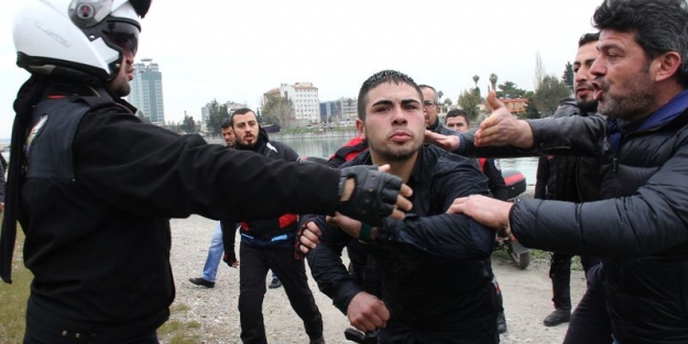 Polise yakalanmamak için nehre atladı!