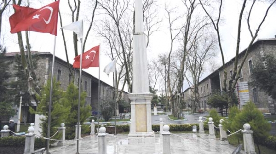 İstanbul'a çifte darülaceze