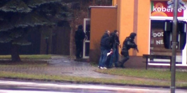 Restorana silahlı saldırı: 9ölü