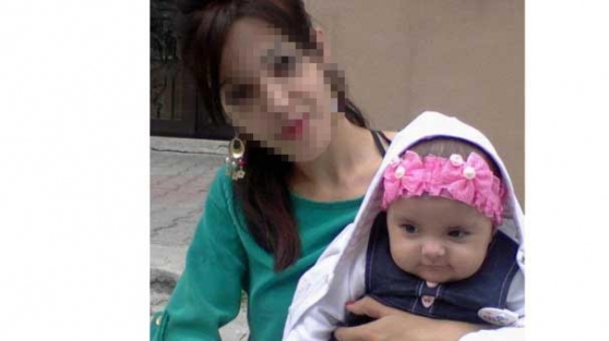 Bebeğini yastıkla boğdu!