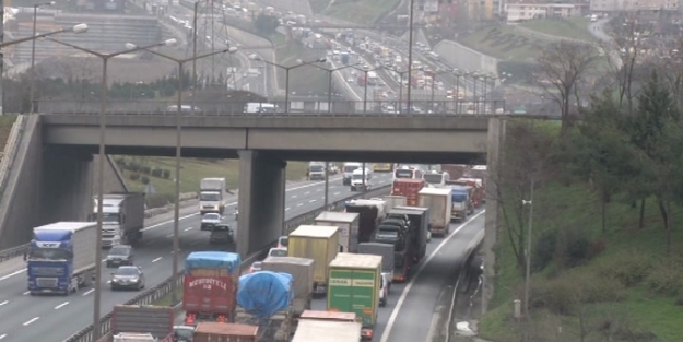 Trafiği felç eden kaza! 1 ölü!