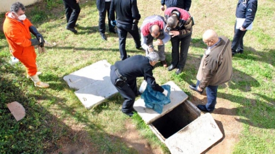 Çukura giren görevli dehşete düştü!