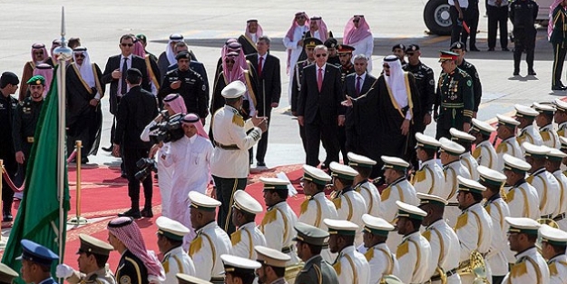 Askeri törenle karşılandı