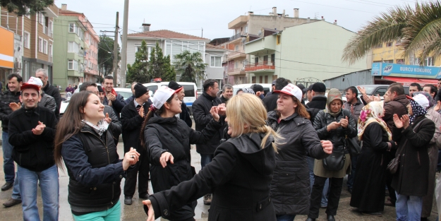 Bursa'da işçilerden göbekli eylem!