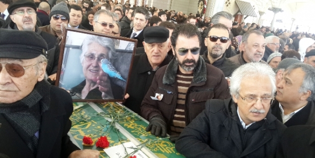 Erdal Eren’in annesi son yolculuğuna uğurlandı