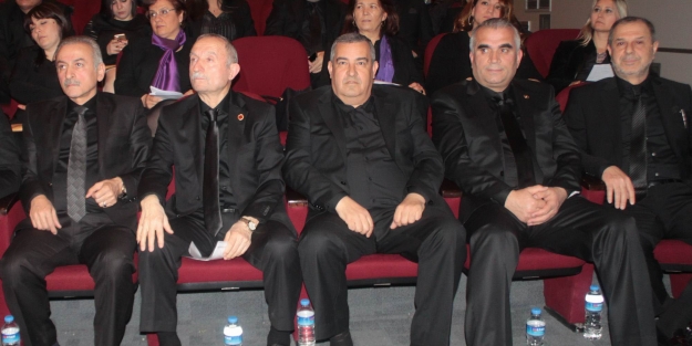 Meclis üyeleri siyaha büründü