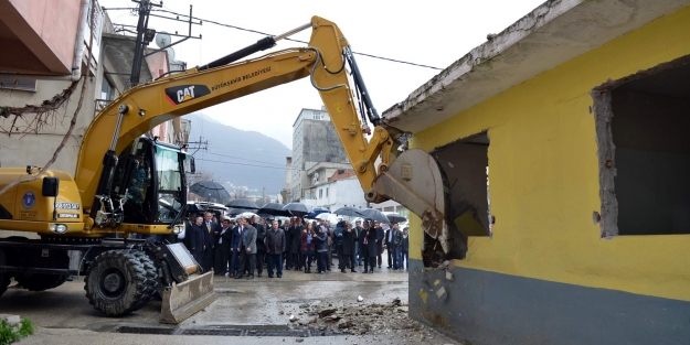 Bursa'yı yıkarak güzelleştiriyoruz...
