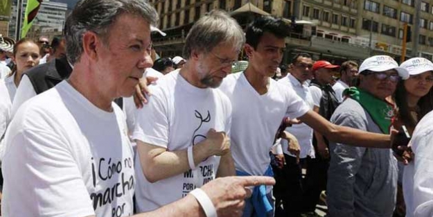 Kolombiya'da 50 şehirde barışa destek