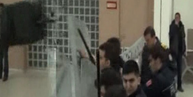 O davada yine olay çıktı!