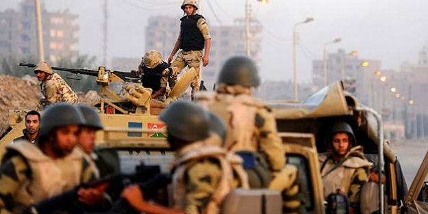 Mısır'da polise bombalı saldırı: 1 ölü