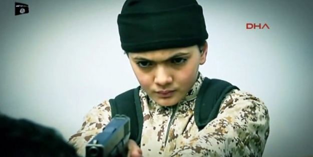 Rehineyi 10 yaşındaki çocuğa infaz ettirdier