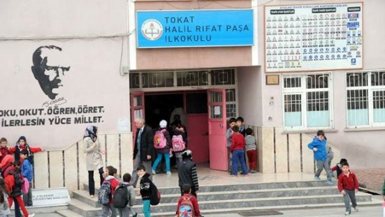 Kadın öğretmenden kız öğrencilere şok sözler!  'Size tecavüz mübah'