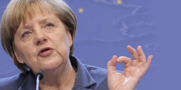 Merkel Moskova'daki törene katılmıyor