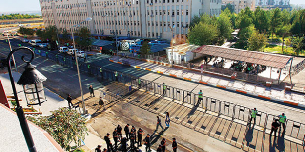 Adliyeye cehpaneyle geldiler