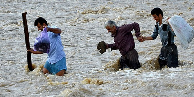 İran'ı sel vurdu
