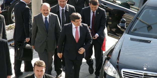 Başbakan tüm programlarını iptal etti!