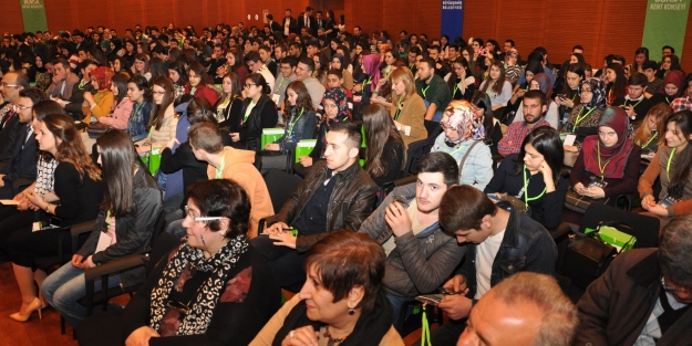 İşini Şansa Bırakma Zirvesi’ne gençlerden yoğun ilgi
