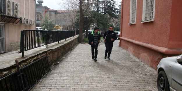 YGS’de kimliğini unutanların imdadına polis yetişti