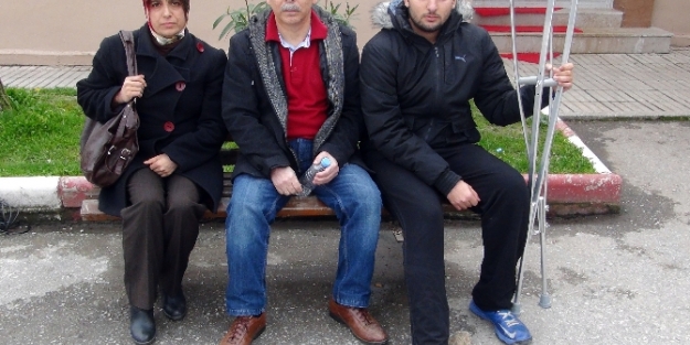 Sınav için alçısını çıkardı