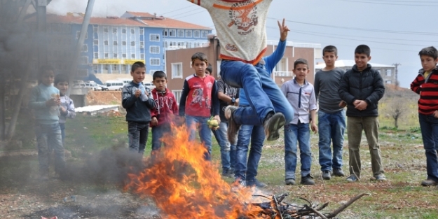 İlk Nevruz ateşi yakıldı