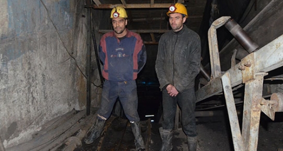 Maden işçileri kendini ocağa kapattı