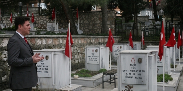 Yedikardeş  Bursa'daki şehitlikleri ziyaret etti