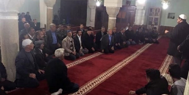 Kavga eden öğrenciler camide barıştırıldı