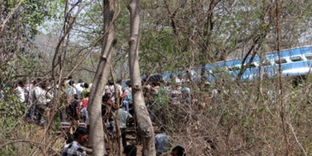 Hindistan’da tren faciası!