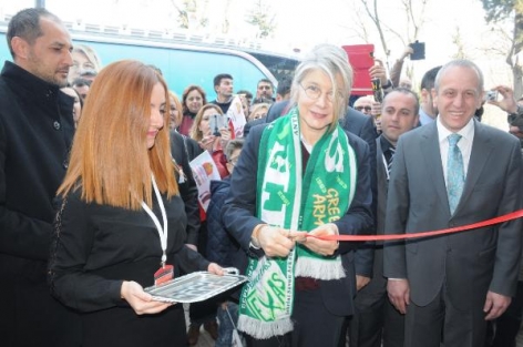 "Ülkenin geleceği için her türlü öneriyi değerlendiririz"