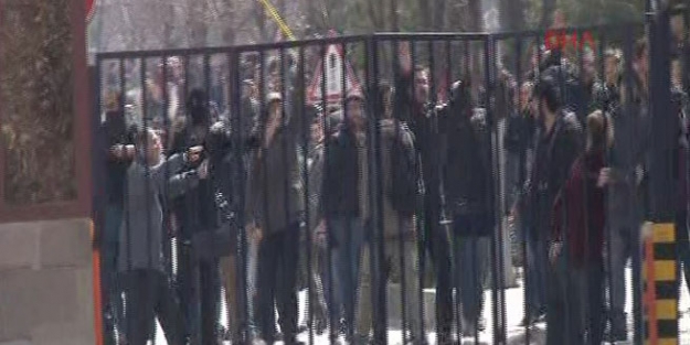 Ankara Üniversitesi'nde taşlı-sopalı kavga