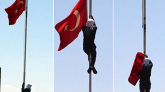 Türk Bayrağı'nı indirme davasında flaş gelişme