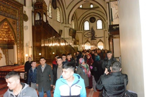 Askerler çarşı izninde tarihi mekanları gezdi