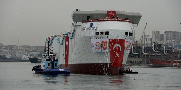 Turkuaz dualarla denize indi