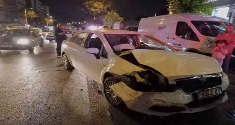 Bursa'da alkollü sürücü, taksi ve polis aracına çarptı!