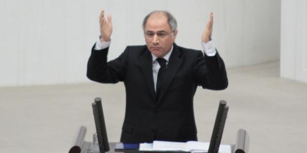 Eski Bakan hakkındaki önerge reddedildi