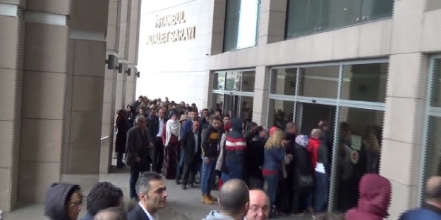 İstanbul Adliyesi’nde arama kuyruğu