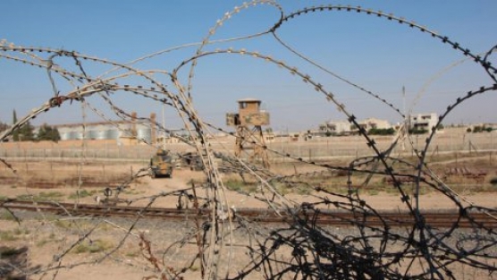 Suriye sınırında 'Dur’ ihtarına uymayan gruba ateş açıldı! 2 yaralı