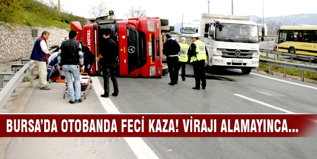 Bursa’da otobanda feci kaza! Virajı alamayan TIR yan yattı