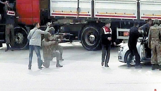 Biri binbaşı 34 askere gözaltı!