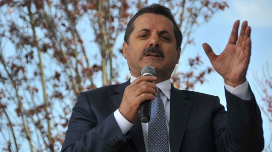 Hem bakanlığı hem de siyaseti bırakıyor