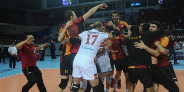 Galatasaray FXTCR yarı finalde