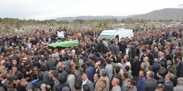 İntihar eden aday adayı toprağa verildi