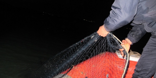 Sualtı polisi yasak ağ avında
