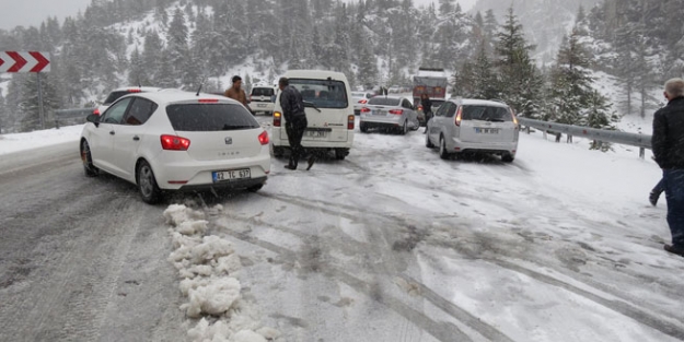 Antalya- Konya Karayolu kardan kapandı!