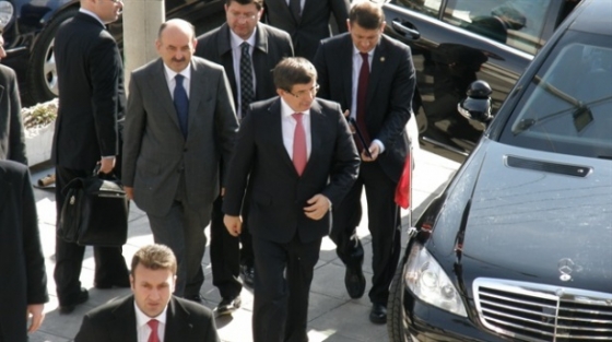 Başbakan Davutoğlu hastaneye gitti