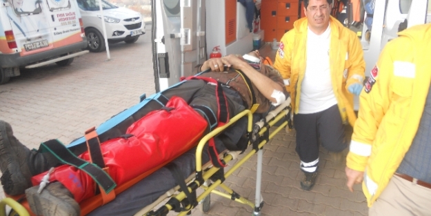 Minibüs şarampole yuvarlandı: 1 ölü, 6 yaralı